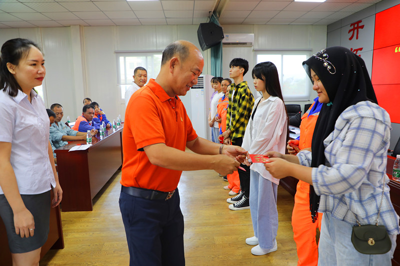 “金秋助學(xué)，圓夢(mèng)明佳！”明佳集團(tuán)黨支部及工會(huì)組織開(kāi)展愛(ài)心助學(xué)活動(dòng)！